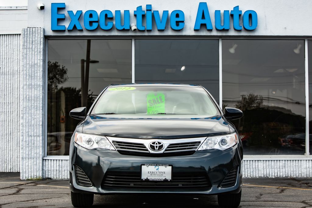 2012 Toyota Camry Image 2
