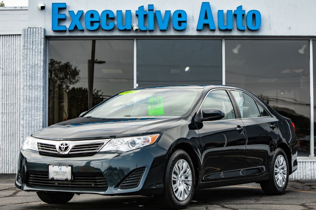 2012 Toyota Camry Image 3
