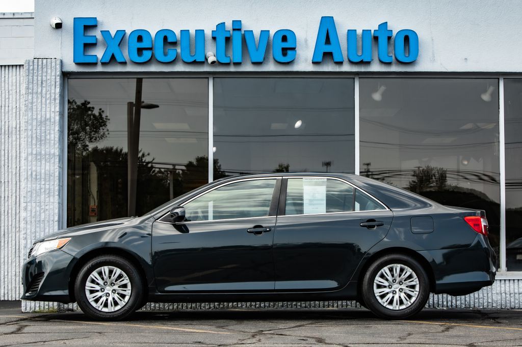 2012 Toyota Camry Image 4