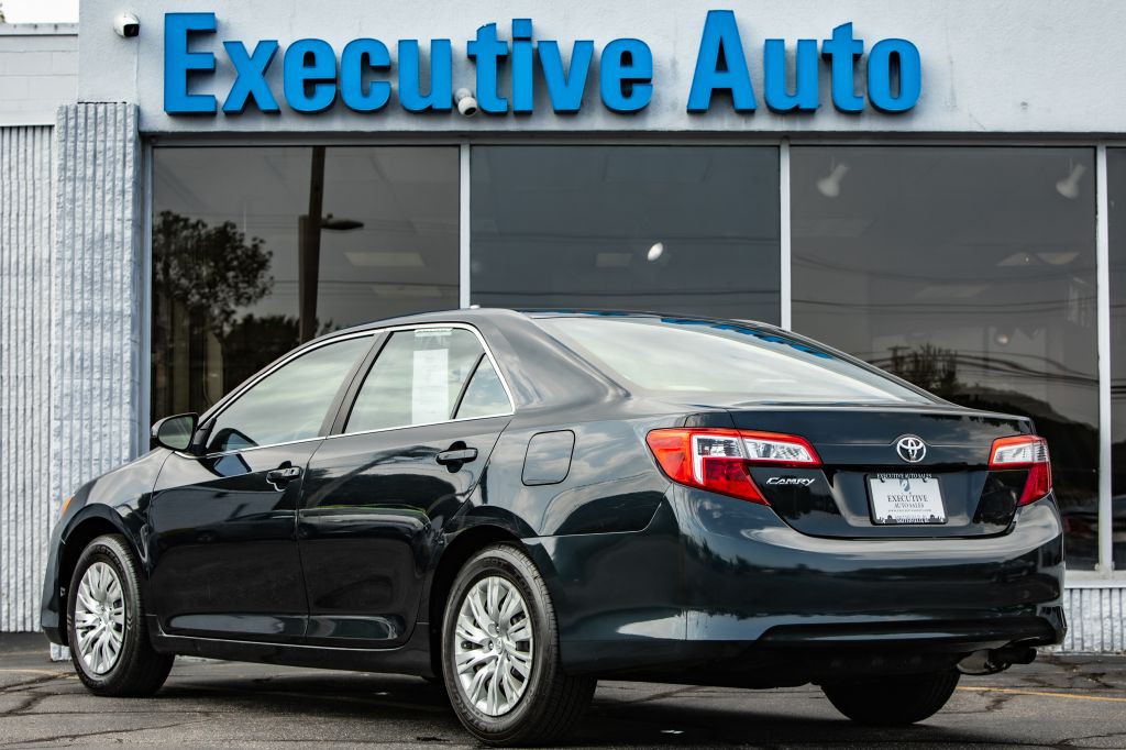 2012 Toyota Camry Image 5