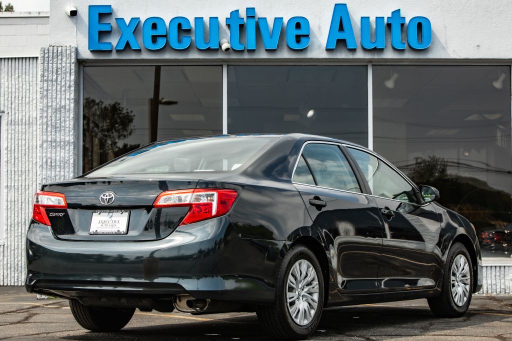 2012 Toyota Camry Image 7