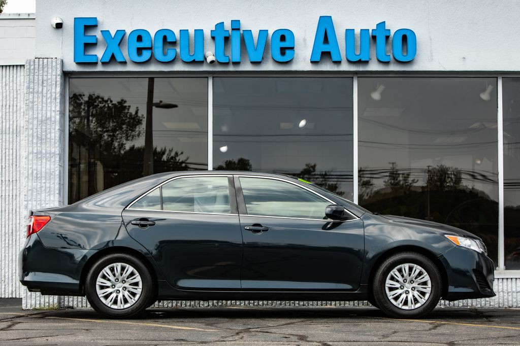 2012 Toyota Camry Image 8