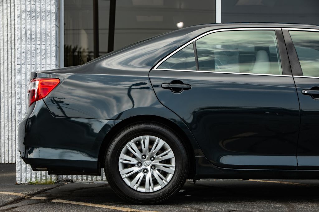 2012 Toyota Camry Image 9