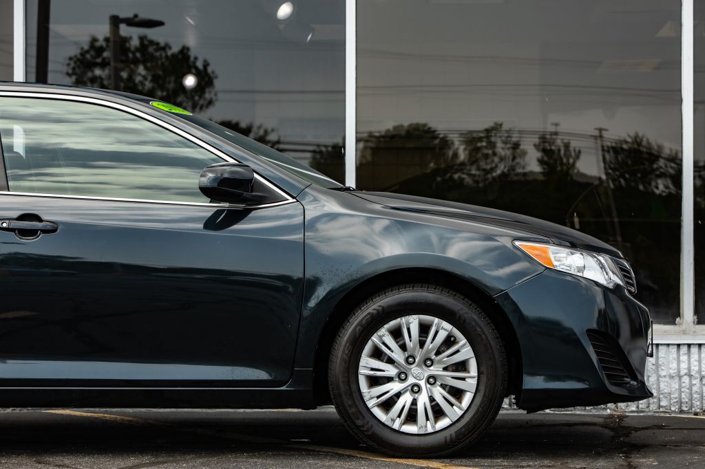 2012 Toyota Camry Image 10