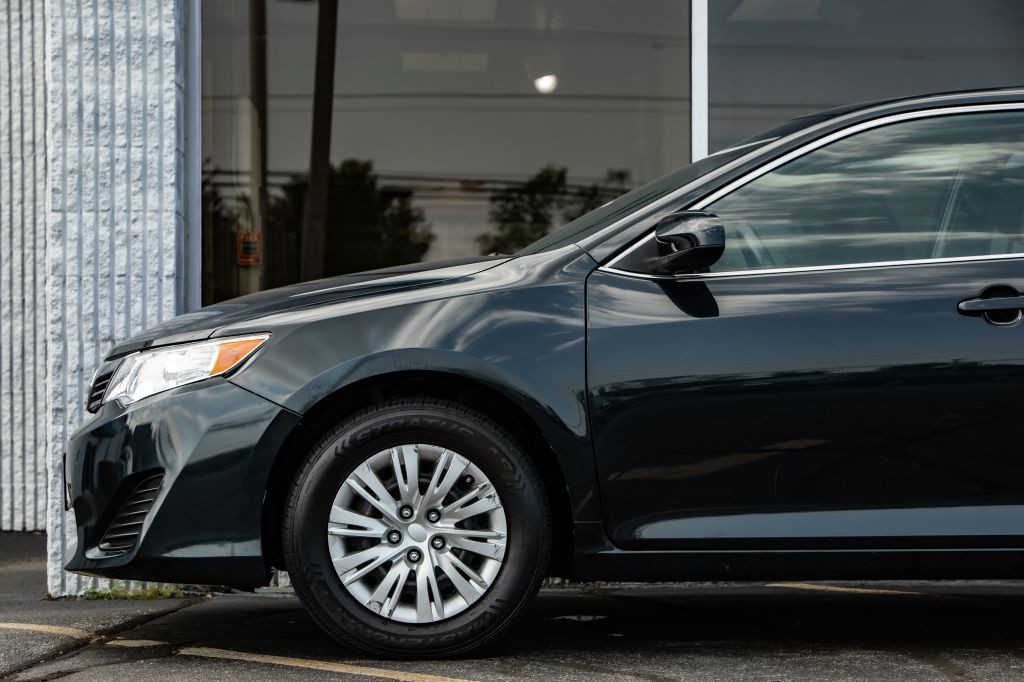 2012 Toyota Camry Image 11