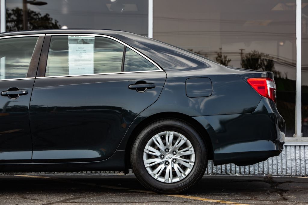 2012 Toyota Camry Image 12