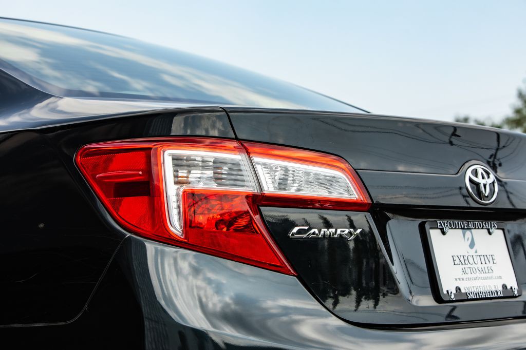 2012 Toyota Camry Image 16