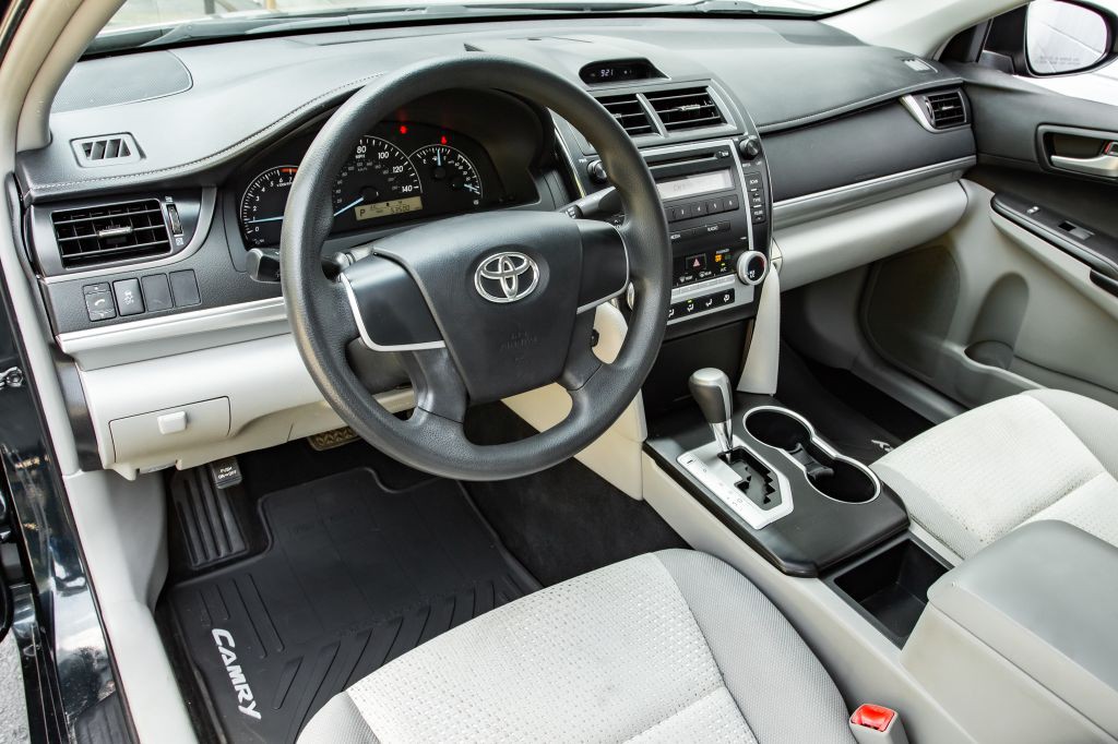 2012 Toyota Camry Image 17