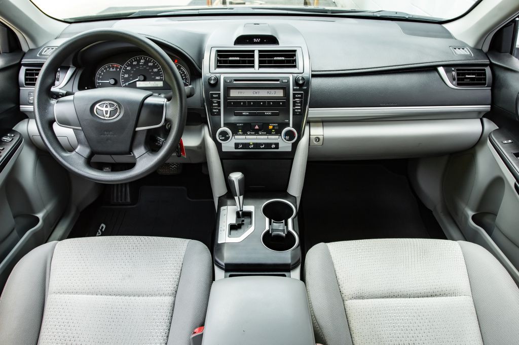 2012 Toyota Camry Image 18