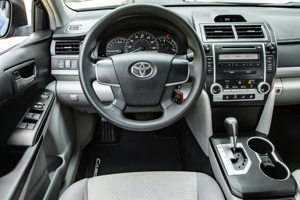 2012 Toyota Camry Image 19