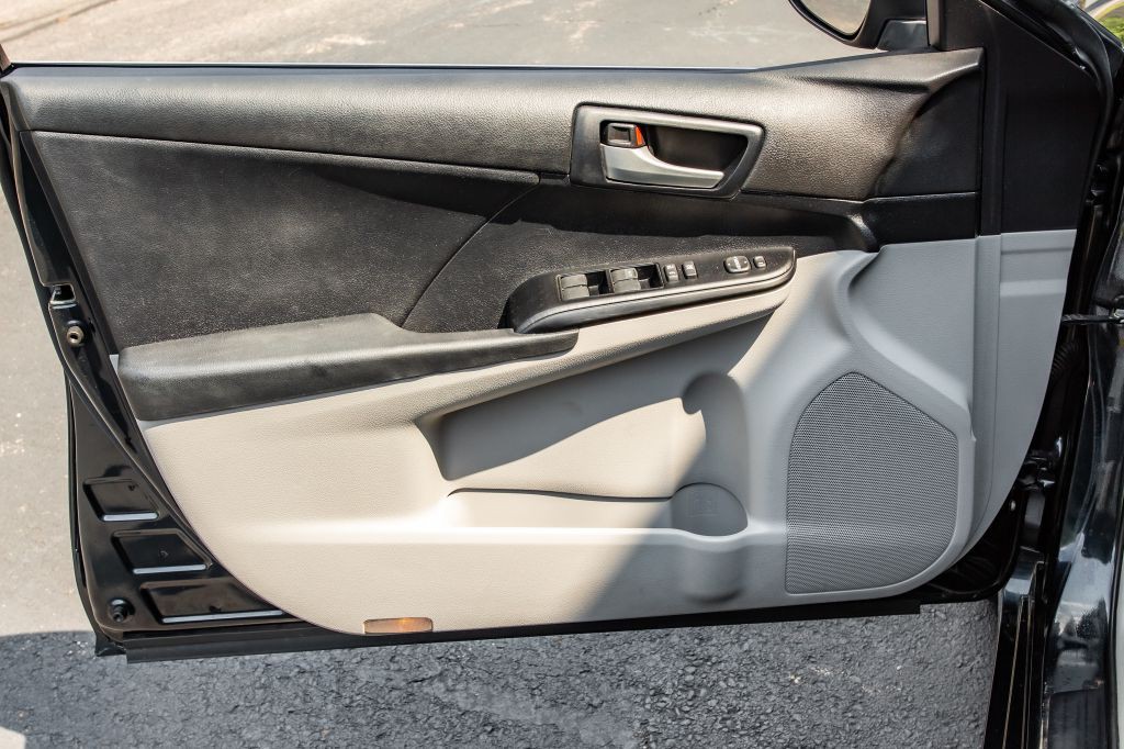 2012 Toyota Camry Image 24