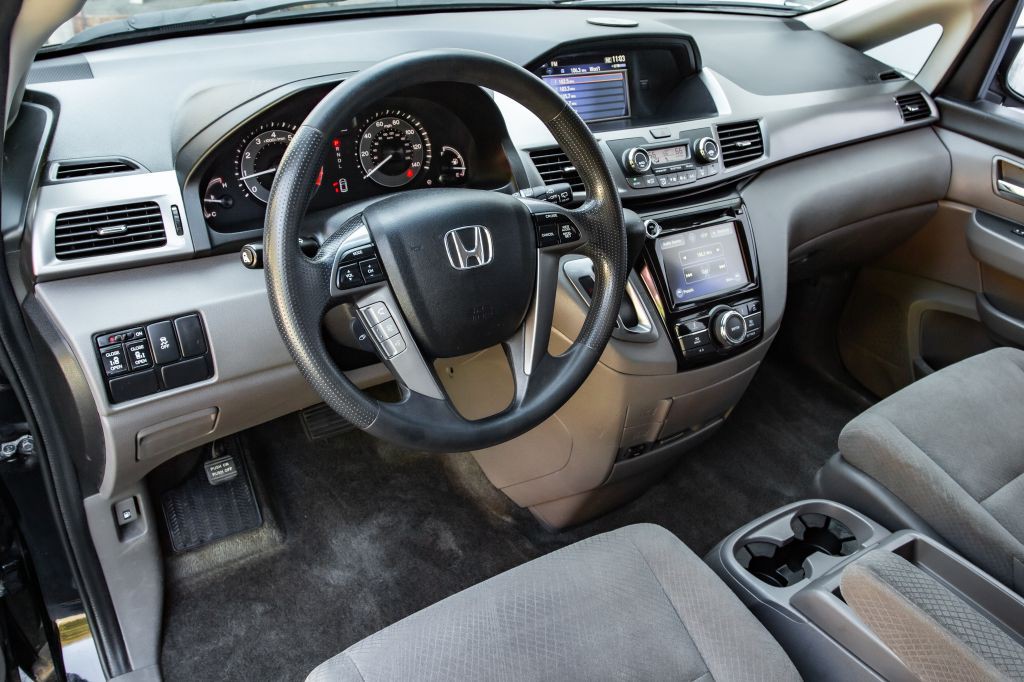 2015 Honda Odyssey Image 17