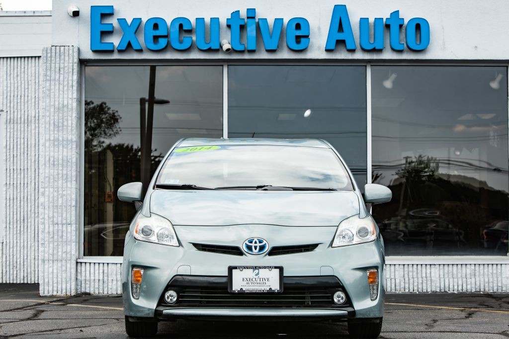 2014 Toyota Prius Image 2