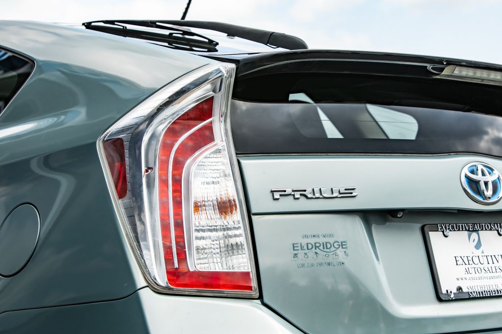 2014 Toyota Prius Image 16