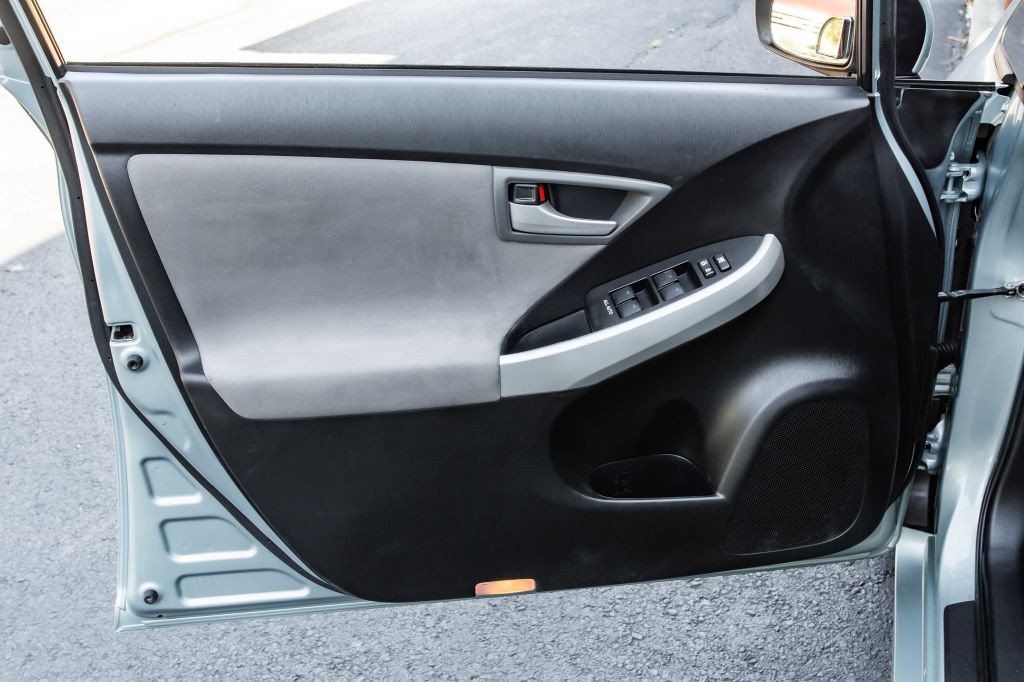 2014 Toyota Prius Image 25