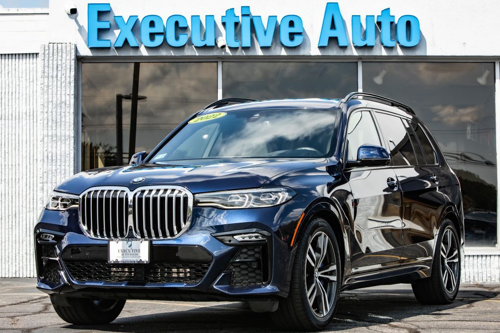 2022 BMW X7 Image 3