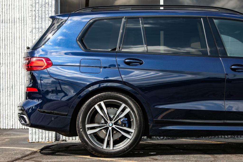 2022 BMW X7 Image 9