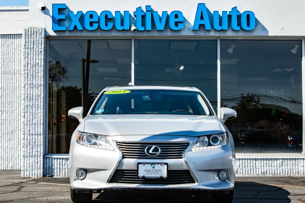 2013 Lexus ES Image 2