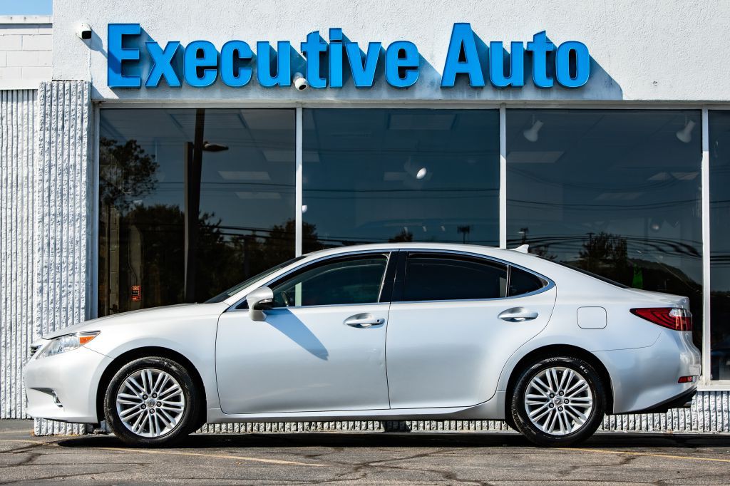 2013 Lexus ES Image 4