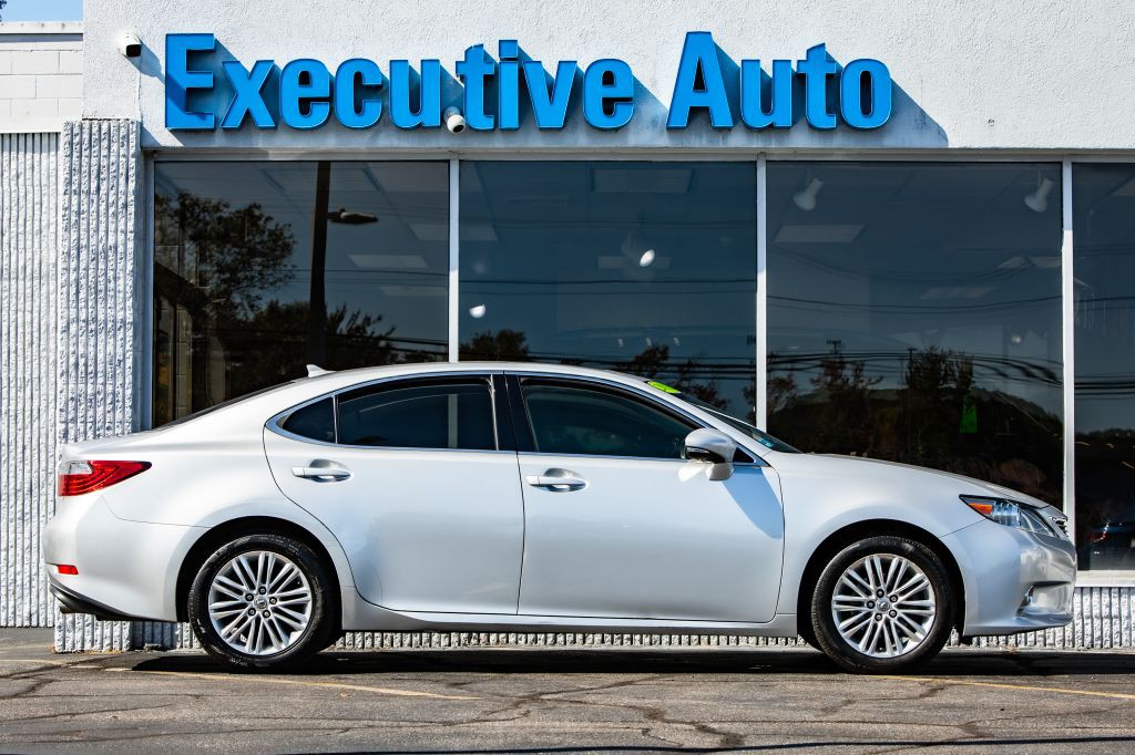 2013 Lexus ES Image 8