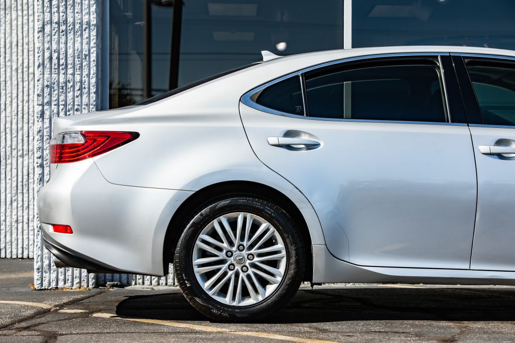 2013 Lexus ES Image 9
