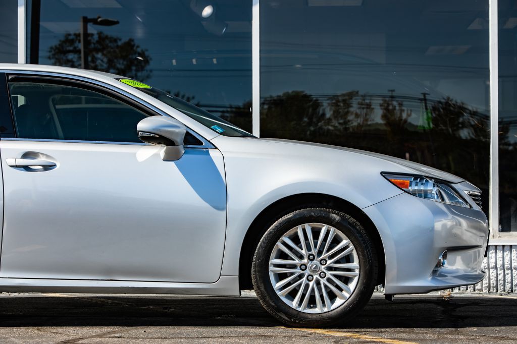 2013 Lexus ES Image 10