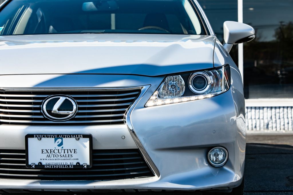 2013 Lexus ES Image 13