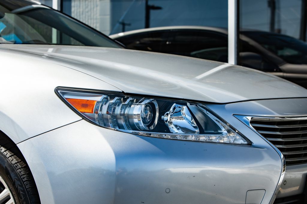 2013 Lexus ES Image 15