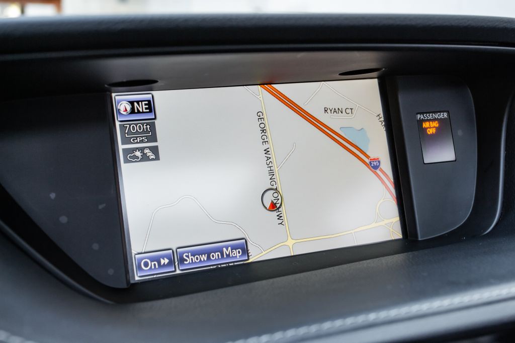 2013 Lexus ES Image 21