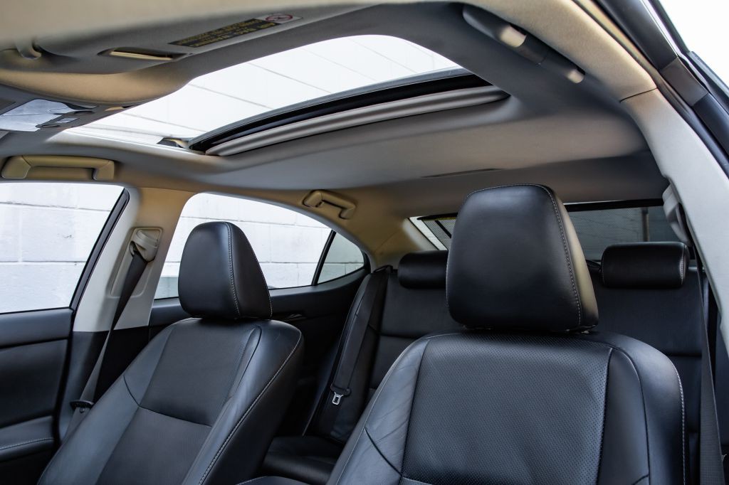 2013 Lexus ES Image 25
