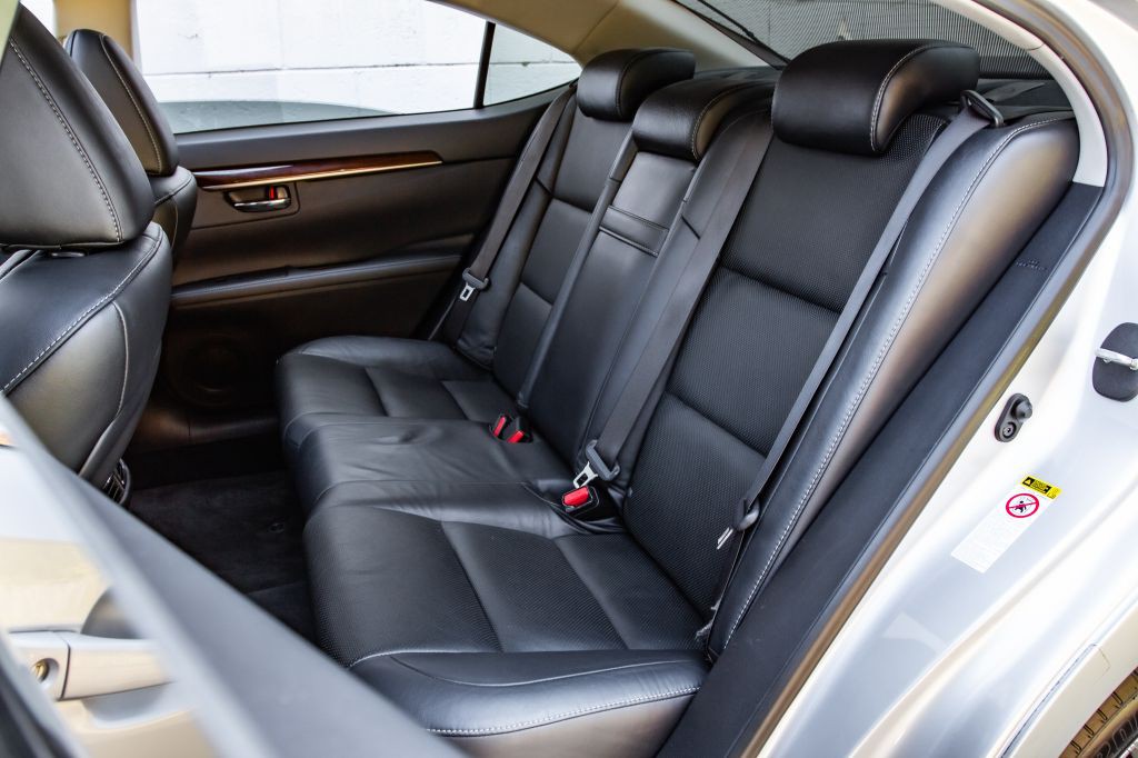 2013 Lexus ES Image 26
