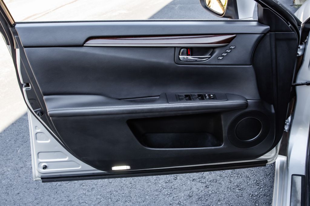 2013 Lexus ES Image 27