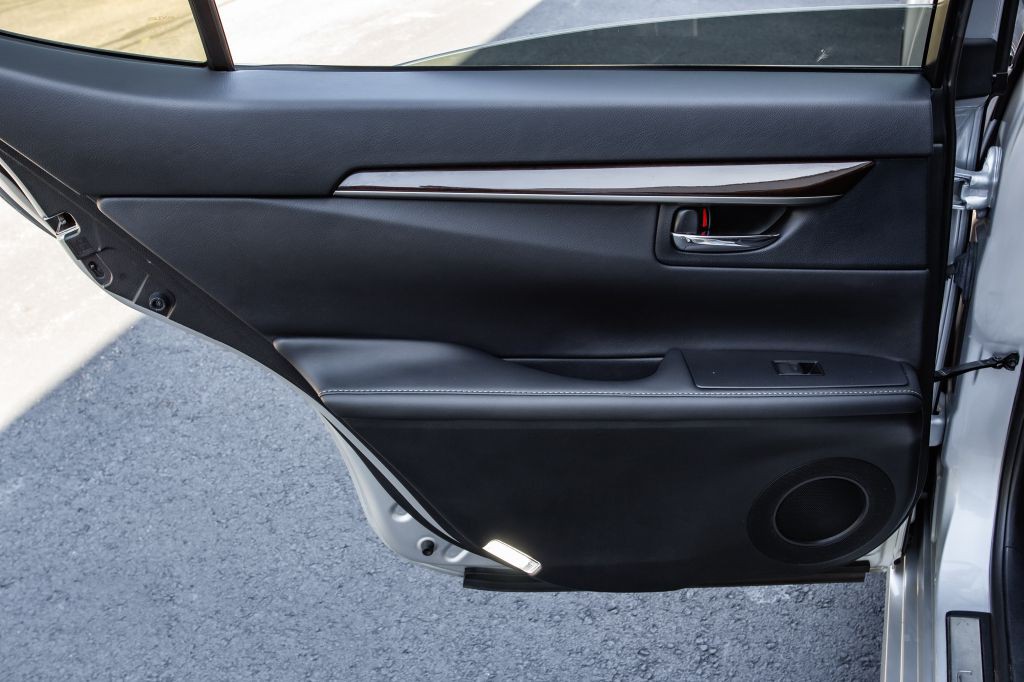 2013 Lexus ES Image 28