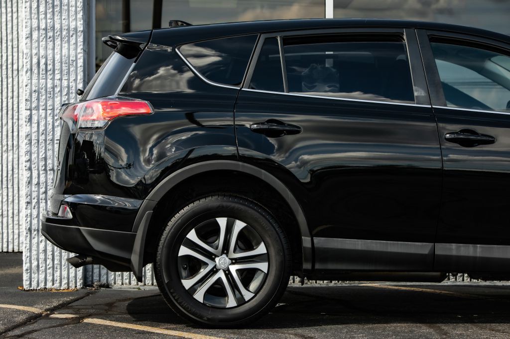 2018 Toyota Rav4 Image 9