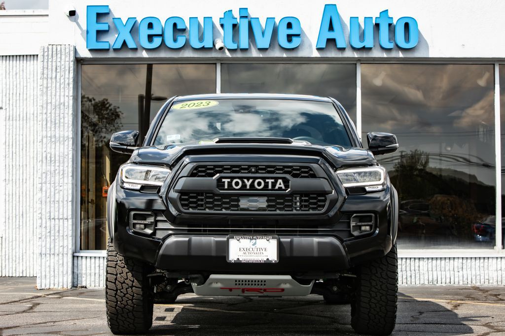 2023 Toyota Tacoma Image 2