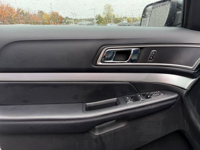 2016 Ford Explorer Image 9