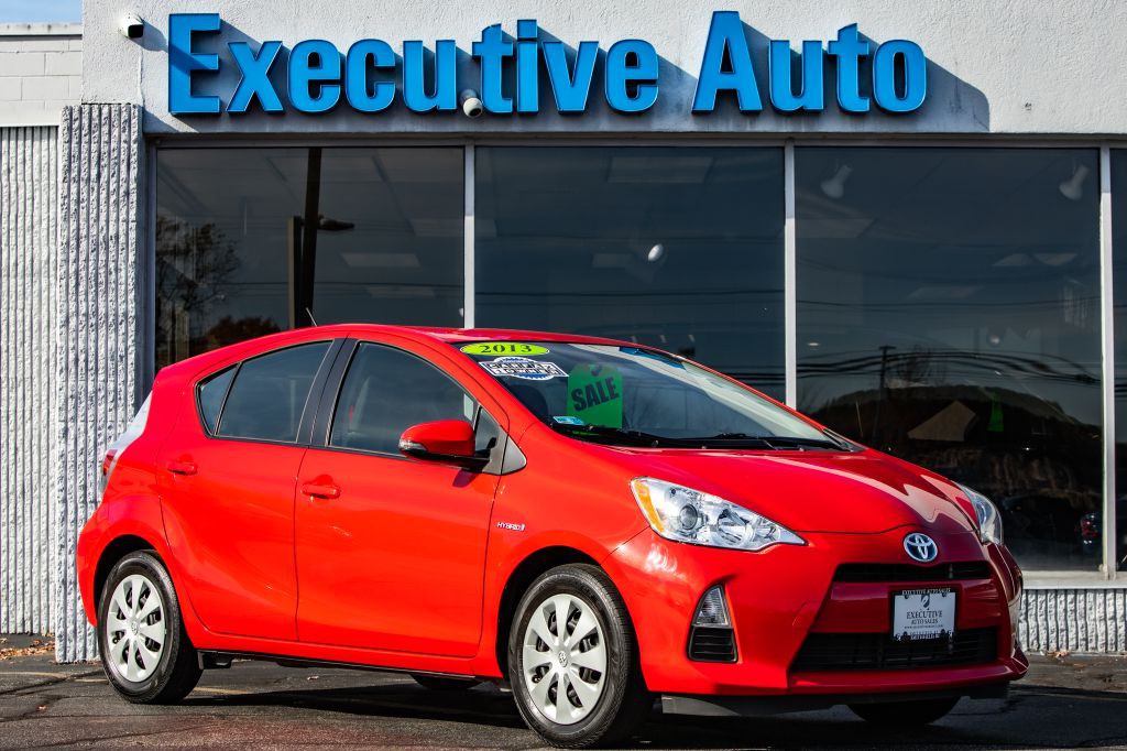 2013 Toyota Prius Image 1