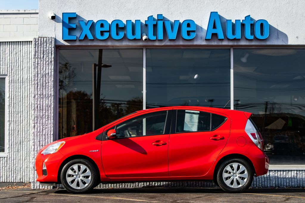 2013 Toyota Prius Image 4