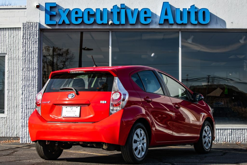 2013 Toyota Prius Image 7