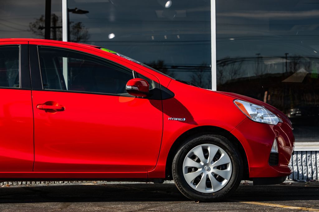 2013 Toyota Prius Image 10
