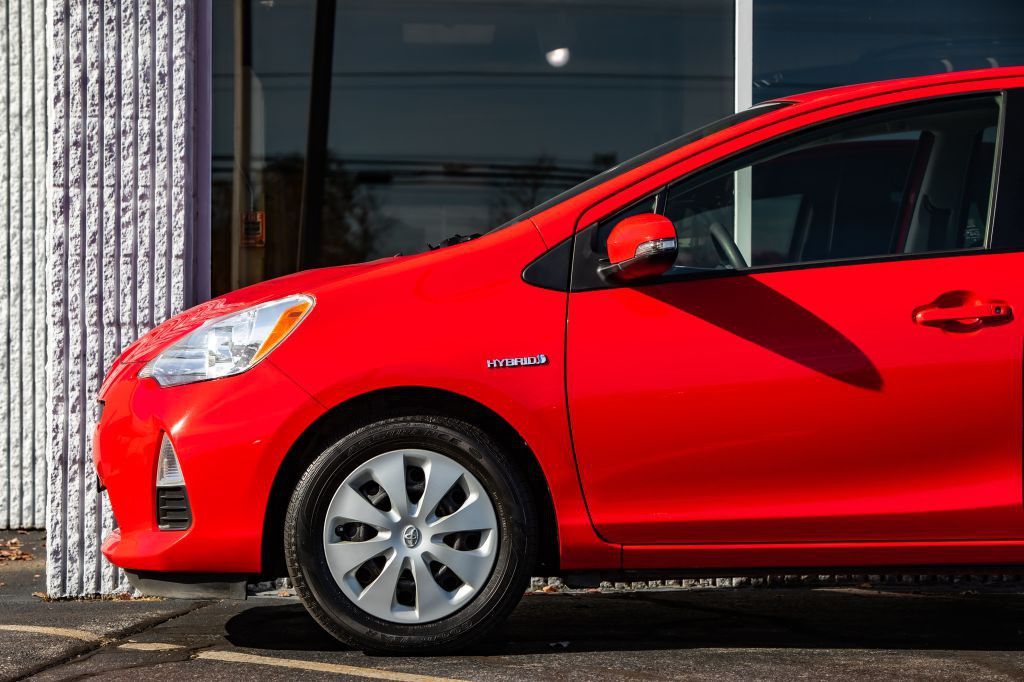 2013 Toyota Prius Image 11