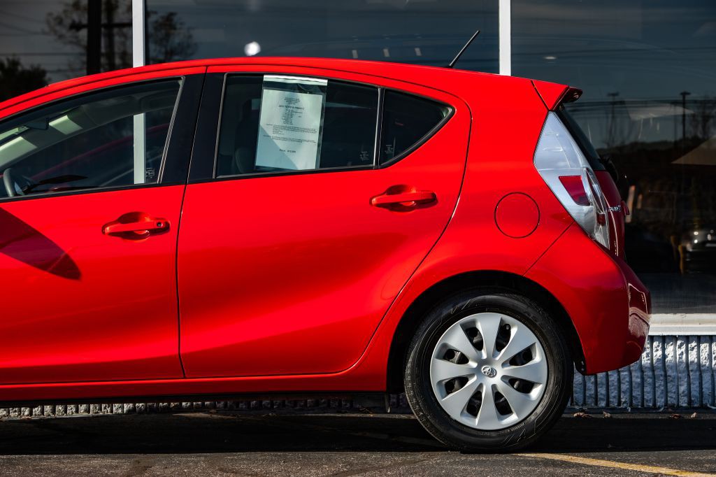 2013 Toyota Prius Image 12