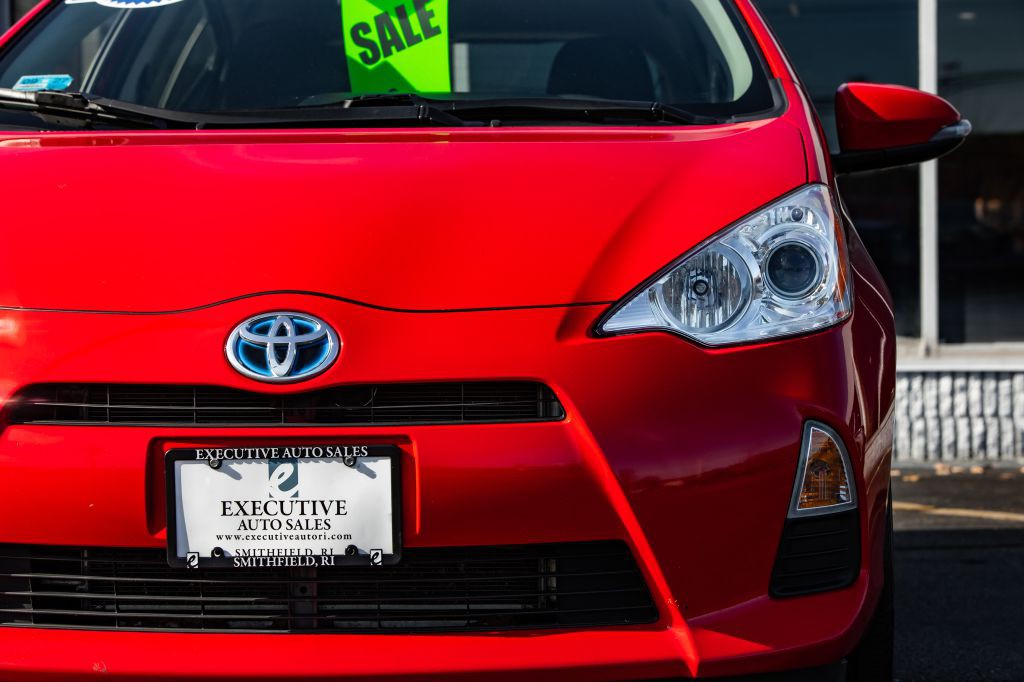 2013 Toyota Prius Image 13