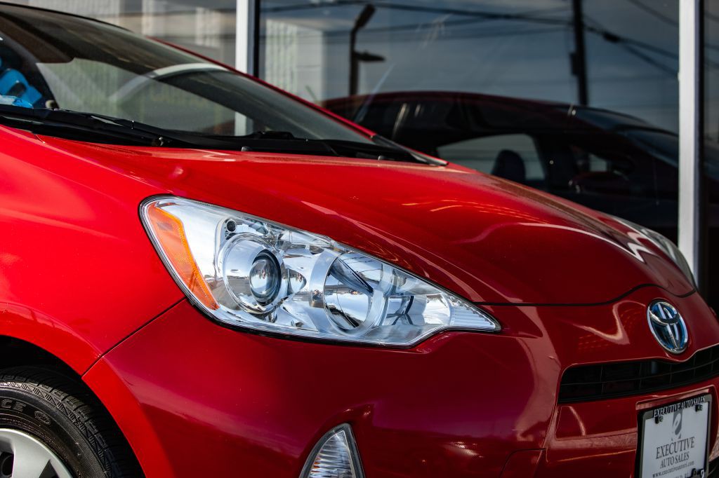 2013 Toyota Prius Image 15