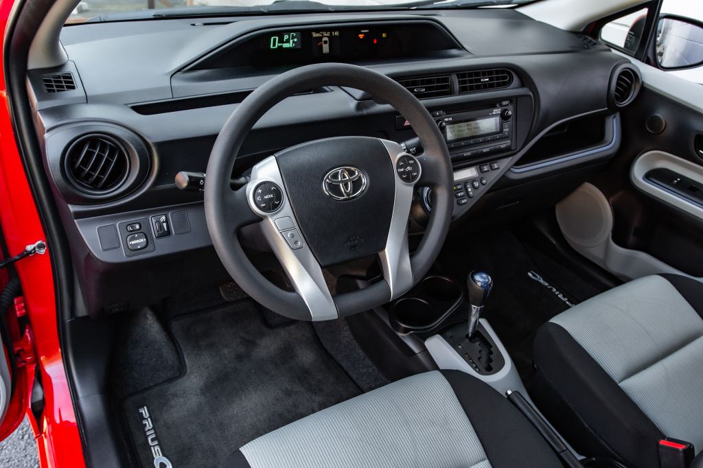 2013 Toyota Prius Image 17