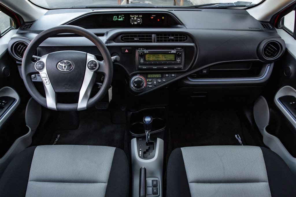 2013 Toyota Prius Image 18