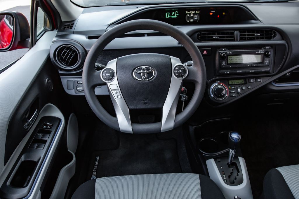 2013 Toyota Prius Image 19