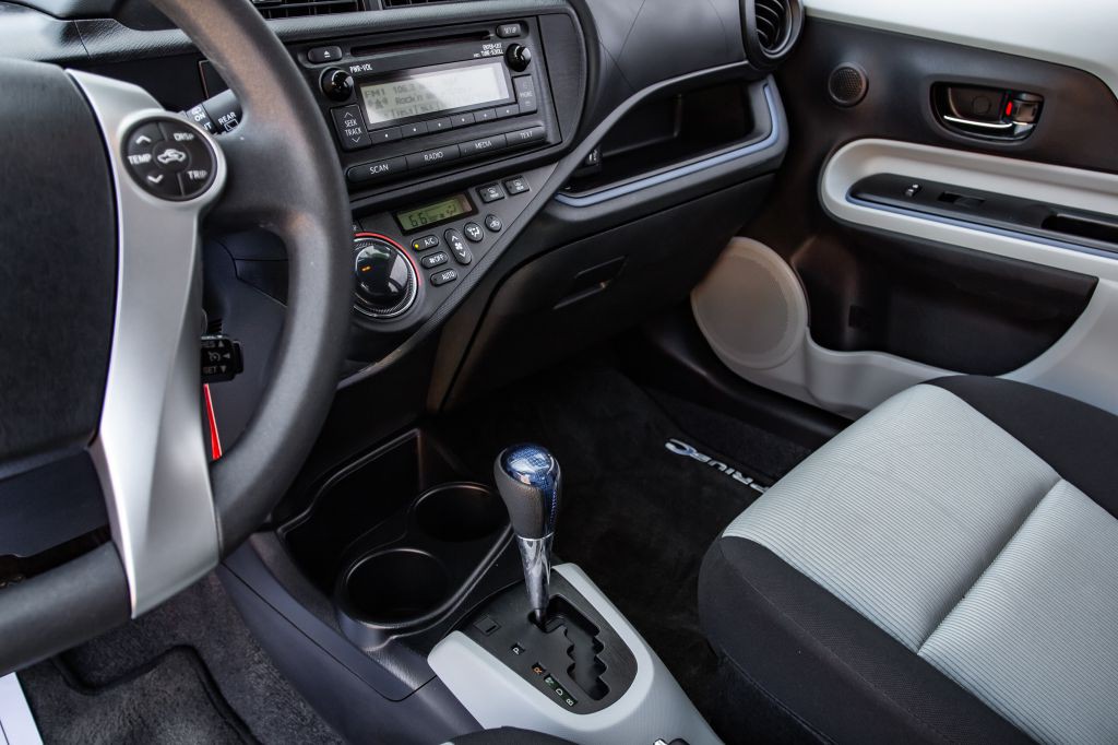 2013 Toyota Prius Image 21