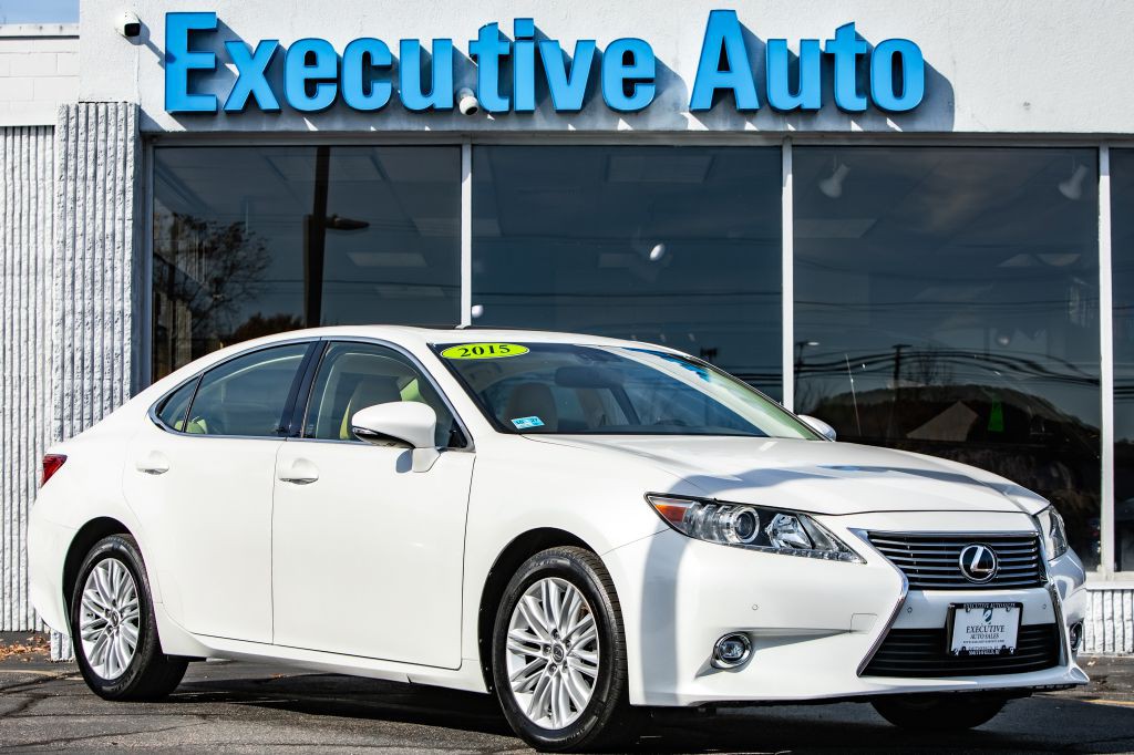 2015 Lexus ES Image 1