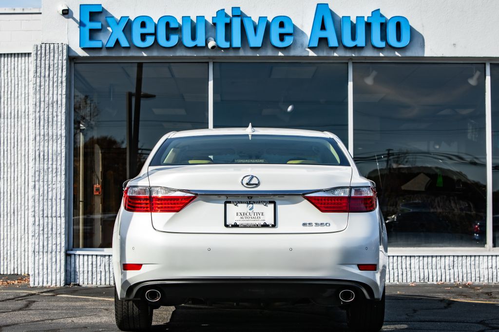 2015 Lexus ES Image 6